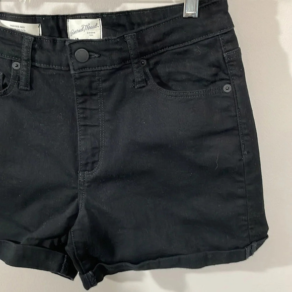 NWOT Universal Thread High Rise Mdi Black Denim Jean Shorts Cuffed 6 - Picture 3 of 14